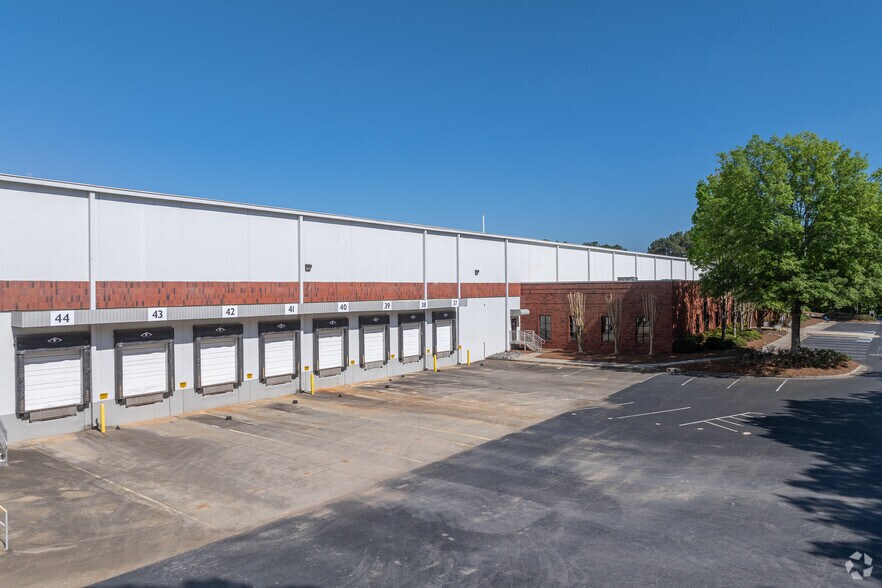 More Photos Of 300 Horizon Dr, Suwanee Warehouse For Lease
