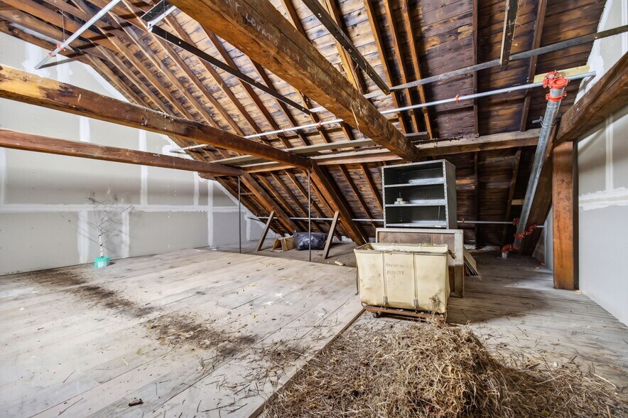 More Photos Of 420 Park St, Housatonic Flex For Sale
