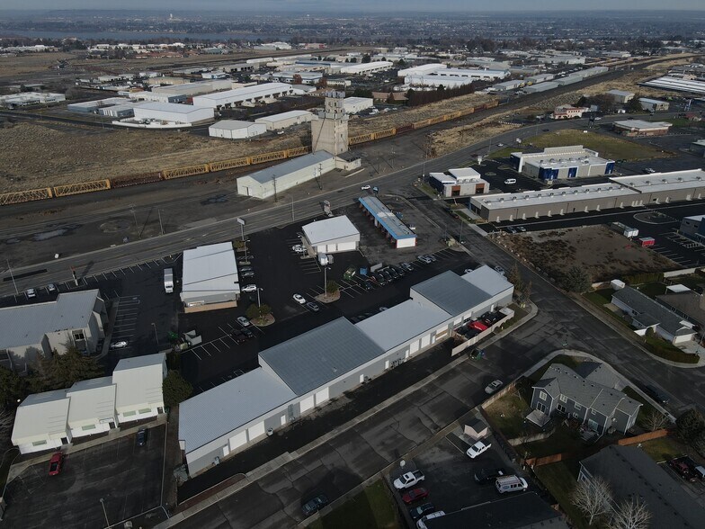 More Photos Of 6713 W Clearwater Ave, Kennewick Flex For Lease