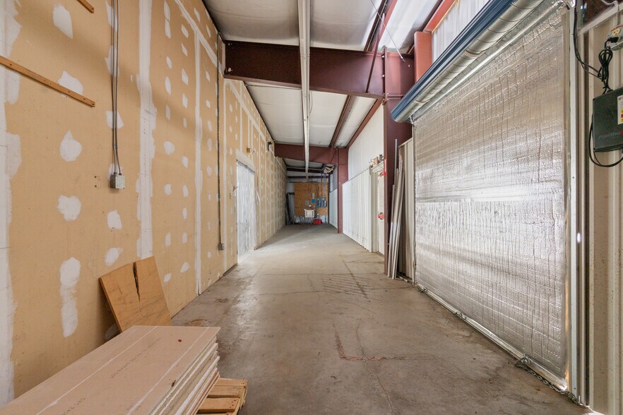 More Photos Of 722 S Highway 59, Decatur Freestanding For Lease