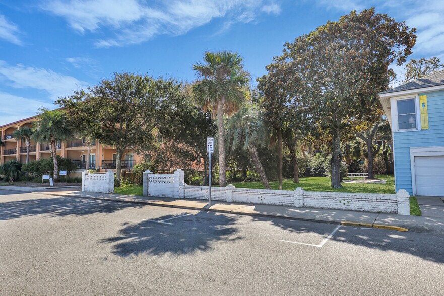 More Photos Of 15 15th St, Tybee Island Specialty For Lease
