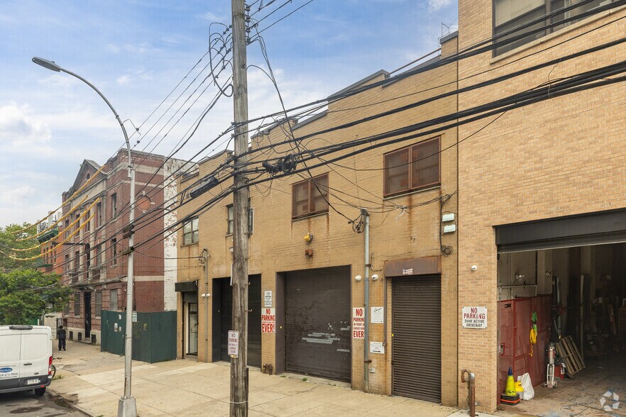 More Photos Of 3858 11th St, Long Island City Warehouse For Lease