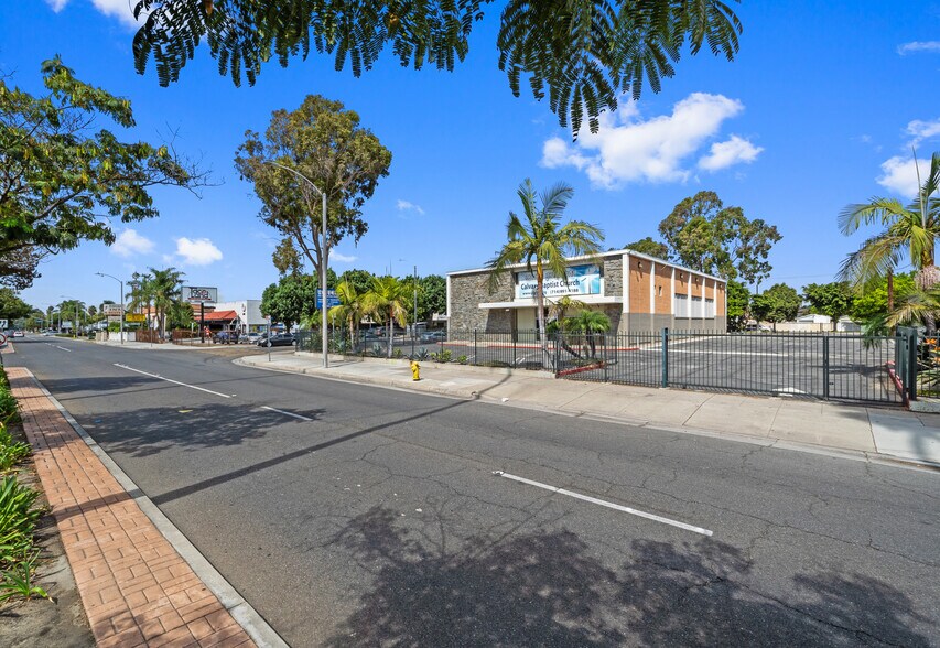 More Photos Of 2231 W Lincoln Ave, Anaheim Freestanding For Sale