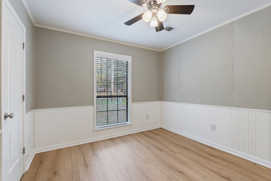 More Photos Of 16 Linder Rd, Greenbrier Apartments For Sale