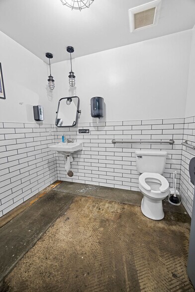 More Photos Of 1589 W Victory Way, Craig Flex For Sale