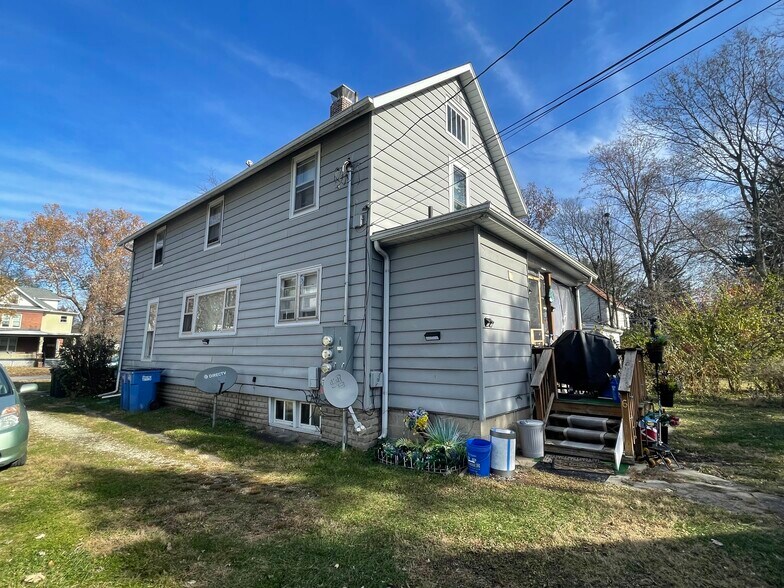 More Photos Of 1013 W Church St, Champaign Apartments For Sale