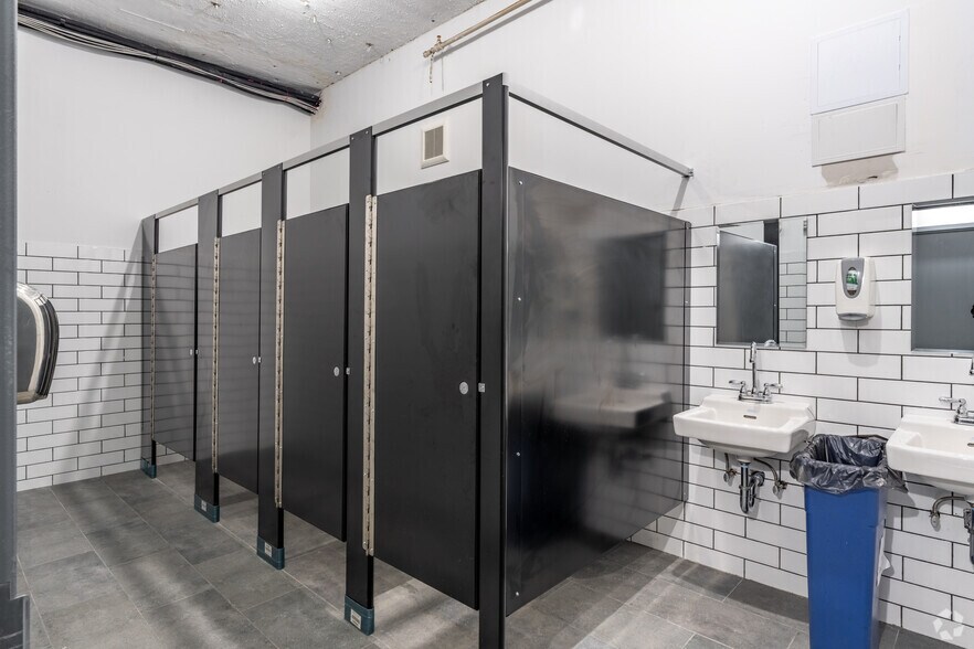 More Photos Of 21-07 41st Ave, Long Island City Industrial For Lease