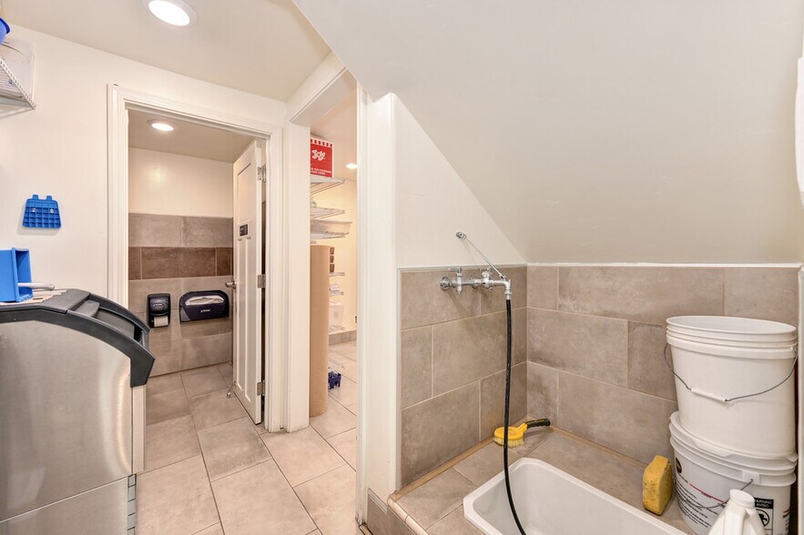 More Photos Of 27 S Main St, Colfax Storefront For Lease