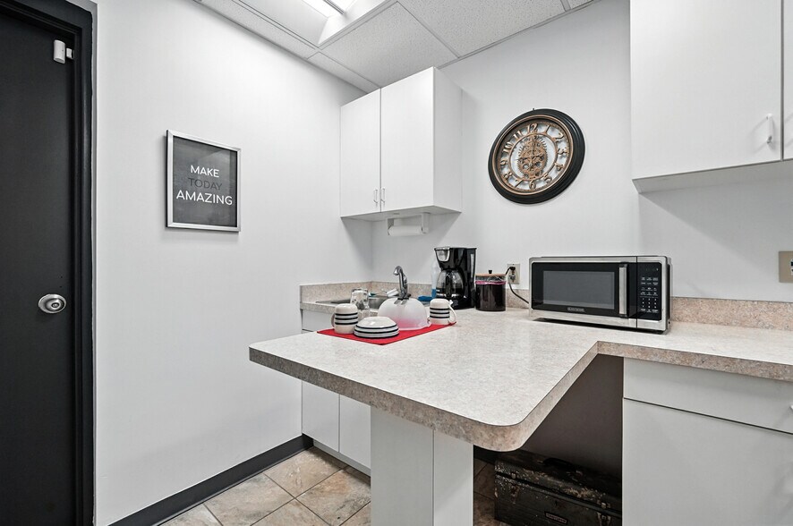 More Photos Of 5636 Bridgetown Rd, Cincinnati Medical For Sale