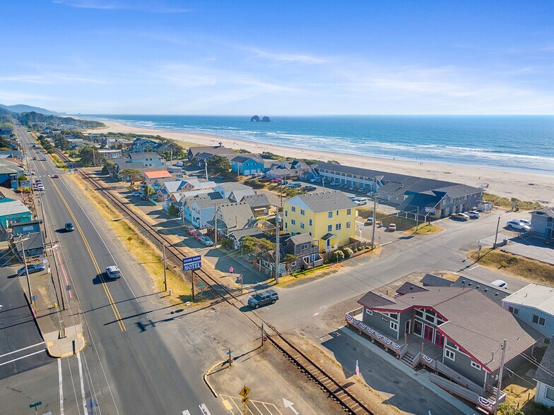More Photos Of 165 S Miller St, Rockaway Beach Flex For Sale