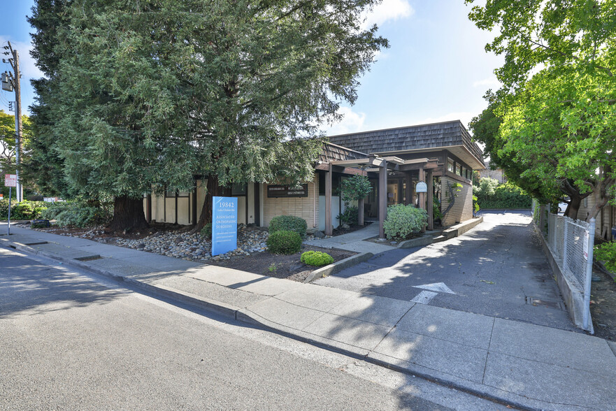 Primary Photo Of 19842 Lake Chabot Rd, Castro Valley Medical For Sale