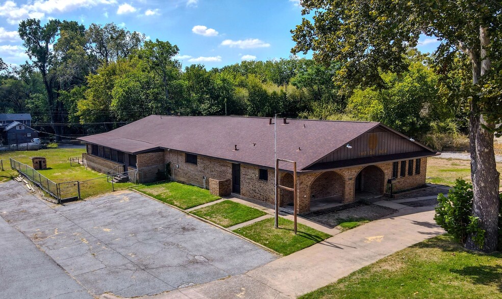 Primary Photo Of 1500 W Crawford St, Denison Office For Sale