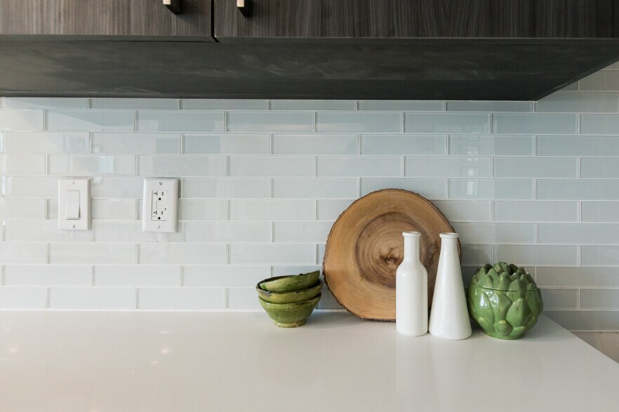 More Photos Of 14827 W Victory Blvd, Van Nuys Apartments For Sale