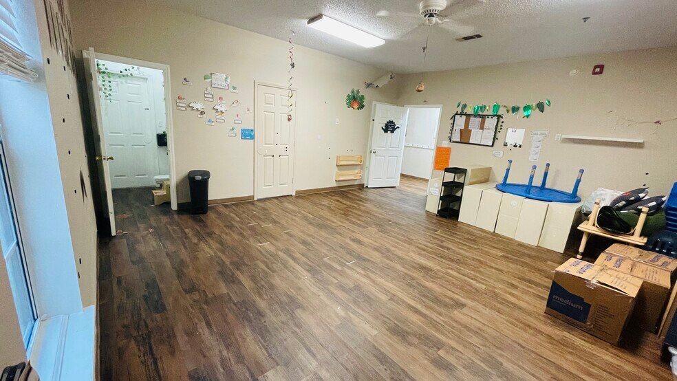 More Photos Of 45 South Shore Dr, Miramar Beach Storefront Retail Office For Lease