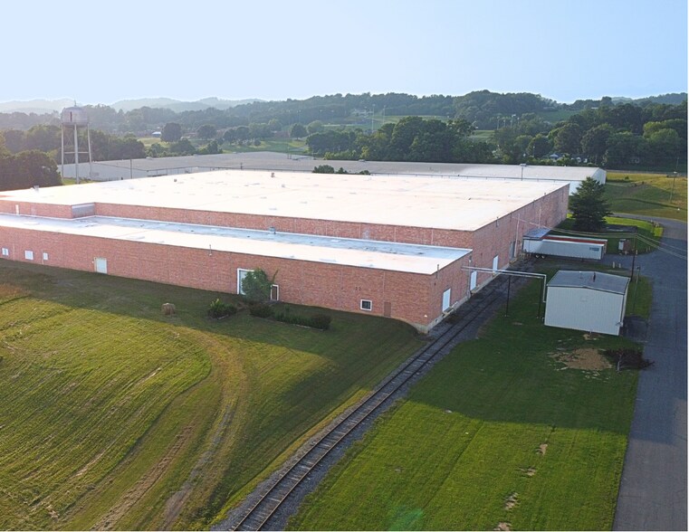 More Photos Of 121 Kingsport Press Rd, Church Hill Distribution For Lease