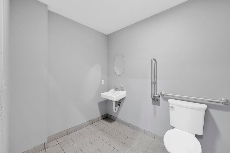 More Photos Of 179 Main St, Monroe Storefront For Lease