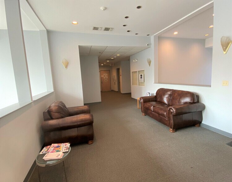 More Photos Of 28 N Country Rd, Mount Sinai Medical For Lease