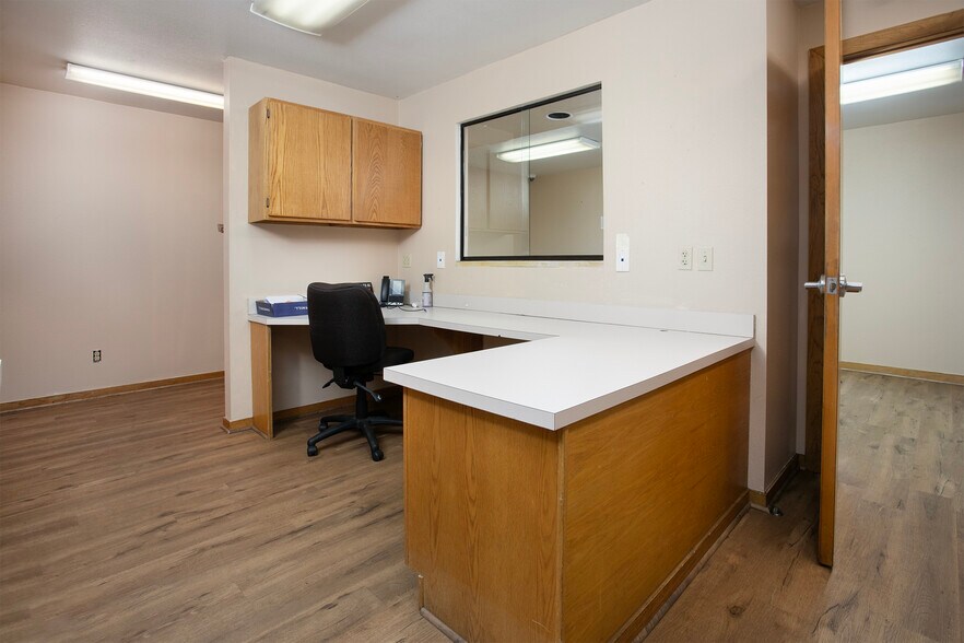 More Photos Of 707 N Waldrip St, Grand Saline Hospital For Lease