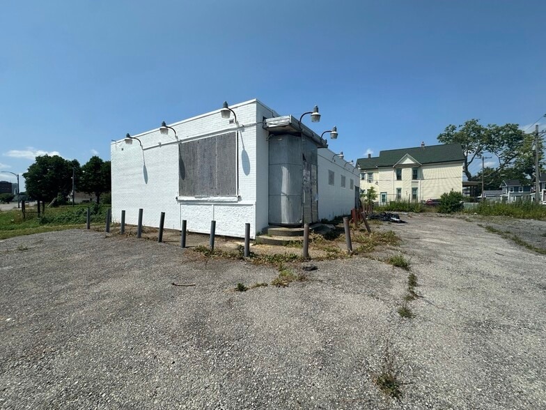 More Photos Of 624-630 Clinton St, Buffalo Fast Food For Sale