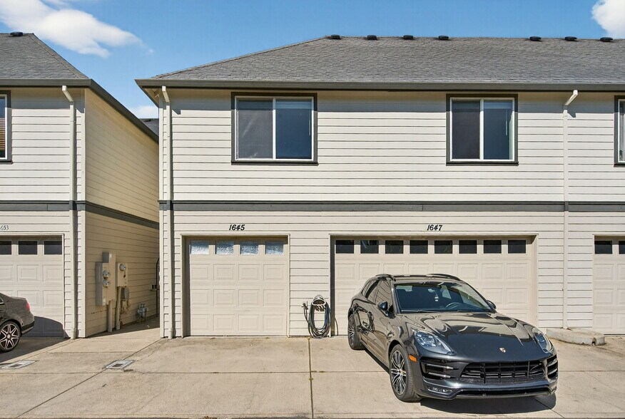 More Photos Of 1647 NE Market Dr, Fairview Apartments For Sale