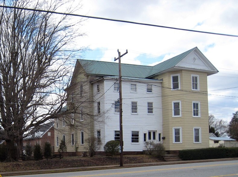 More Photos Of 303 W Main St, Mayodan Hotel For Sale