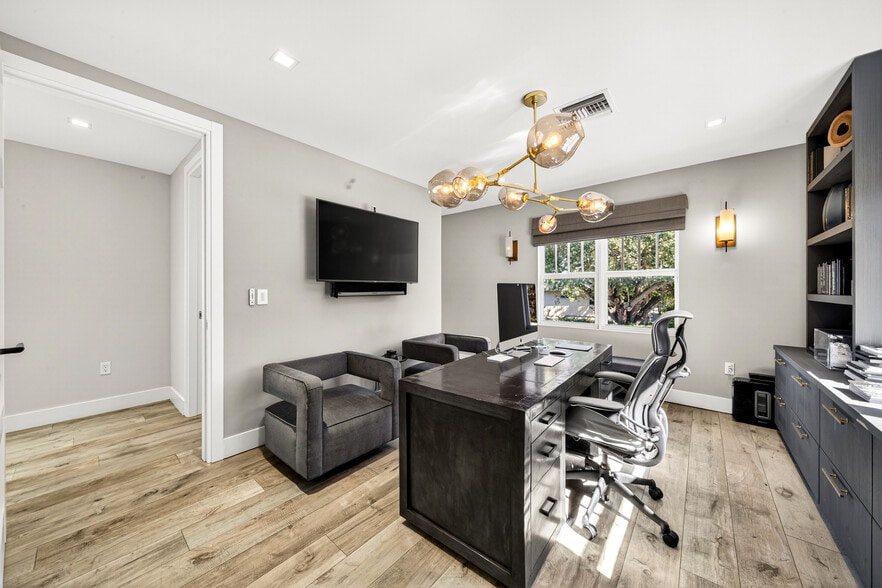 More Photos Of 5801 Biscayne Blvd, Miami Loft Creative Space For Lease