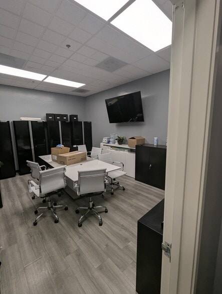 More Photos Of 3015 Calloway Dr, Bakersfield Storefront Retail Office For Sale