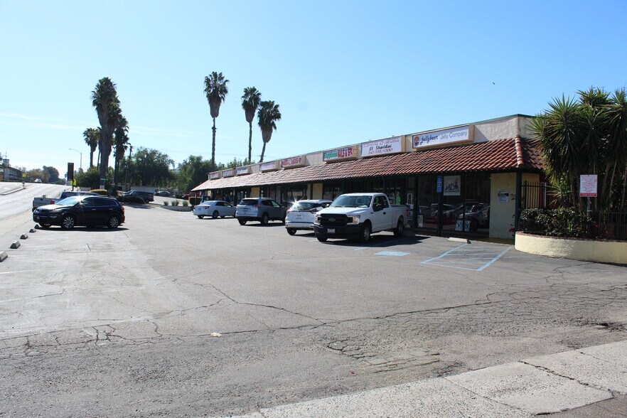 More Photos Of 305-321 N Ash St, Escondido Storefront For Lease