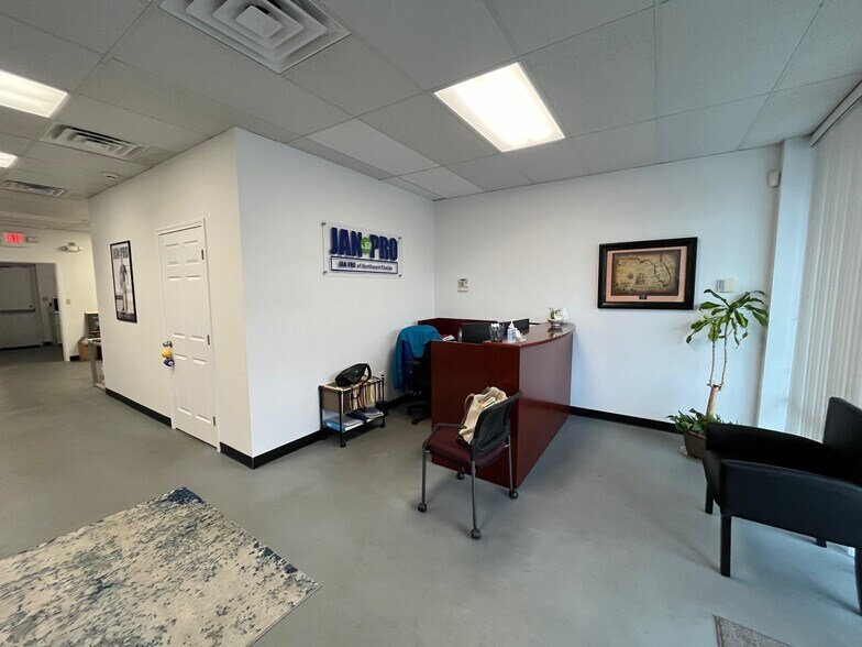 More Photos Of 410 Government Ave, Valparaiso Unknown For Lease