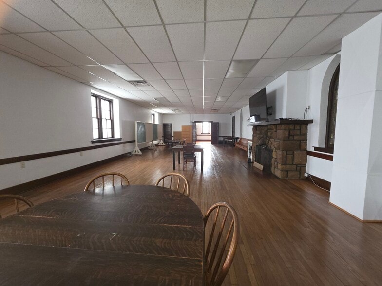 More Photos Of 103 W 4th St, Ellsworth Religious Facility For Sale