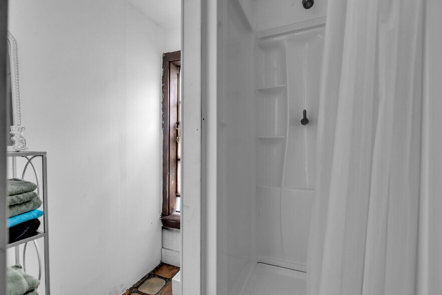 More Photos Of 4 Charles St, Key West Specialty For Lease