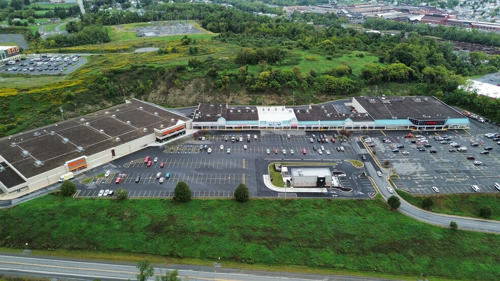 More Photos Of 301-331 W Freedom Ave, Burnham Unknown For Lease