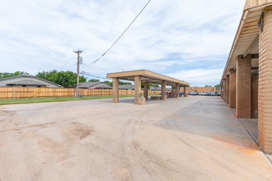 More Photos Of 550 NE Judge Ely Blvd, Abilene Carwash For Sale
