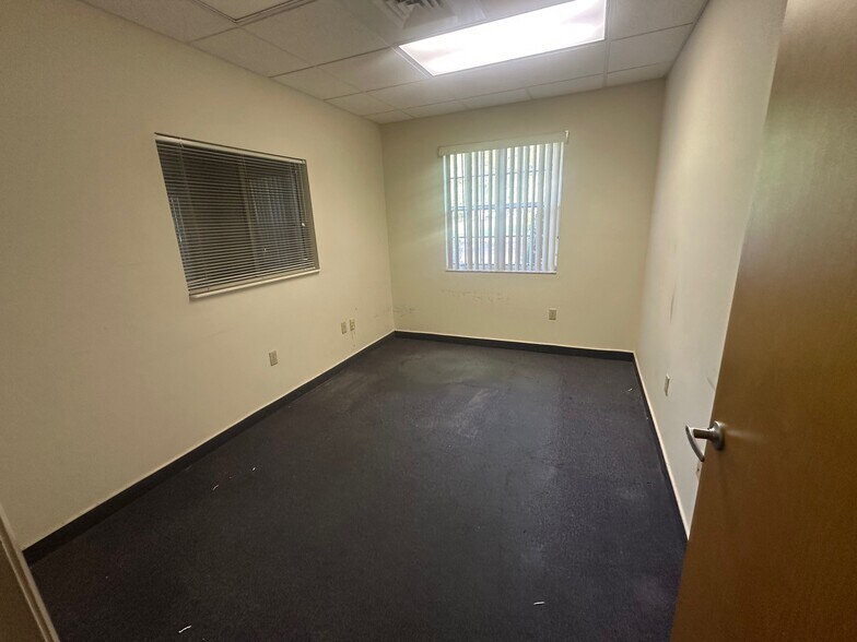 More Photos Of 4611 NW 53rd Ave, Gainesville Medical For Sale