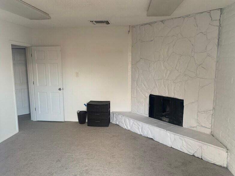 More Photos Of 1550 E University Dr, Mesa Office For Lease