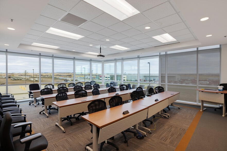 More Photos Of 805 48th Ave W, Williston Manufacturing For Sale