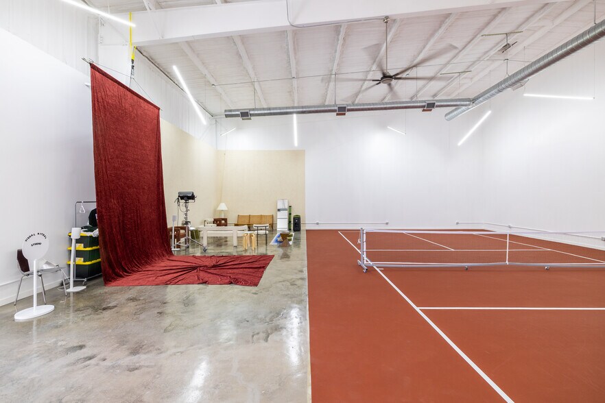 More Photos Of 3915 McKinney St, Houston Light Distribution For Sale