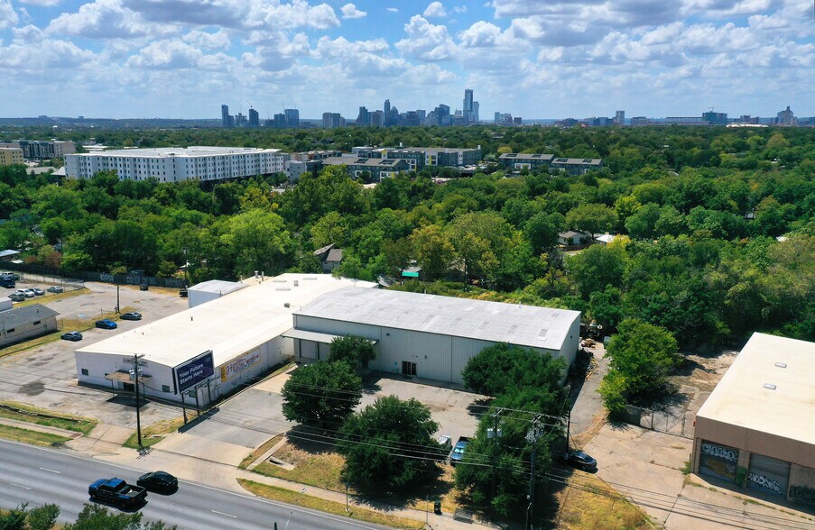 More Photos Of 3800 Airport Blvd, Austin Warehouse For Sale