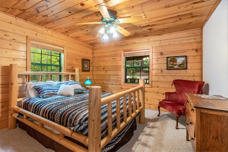 More Photos Of 15695 Highway 187, Eureka Springs Hotel For Sale