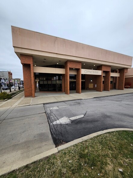More Photos Of 2 N Mill St, New Castle Bank For Sale