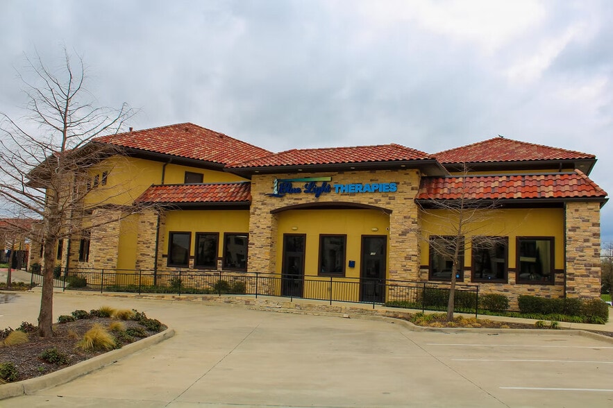 Primary Photo Of 421 E Royal Ln, Irving Medical For Sale