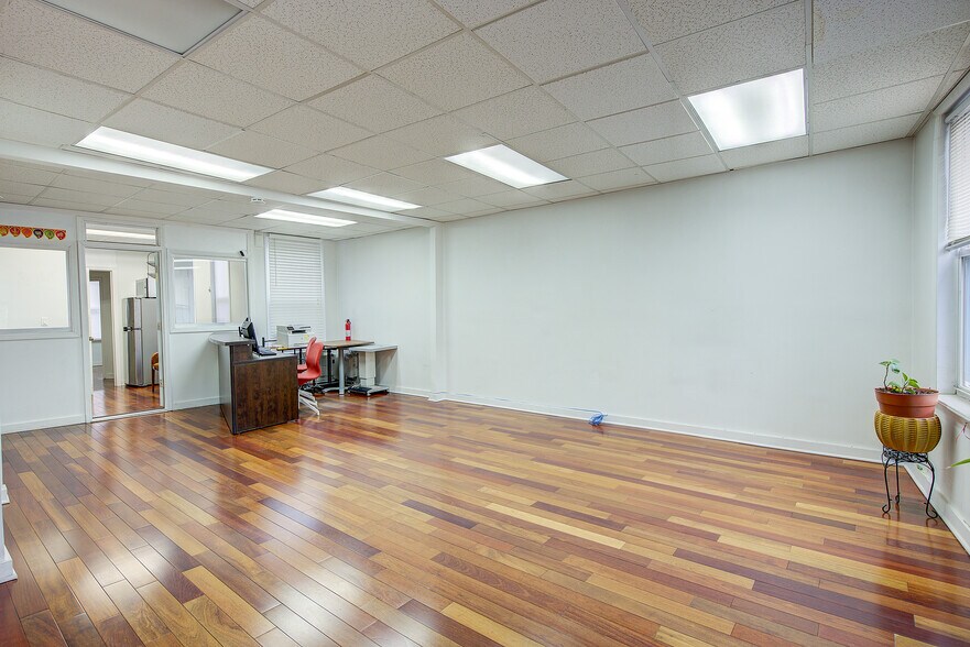 More Photos Of 12015 Liberty Ave, South Richmond Hill Storefront Retail Office For Lease