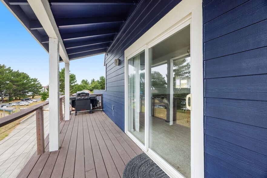 More Photos Of 129 Lower Pacific Dr, Whitethorn General Retail For Sale