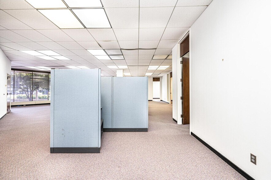 More Photos Of 200 1st Ave NW, Hickory Office For Sale