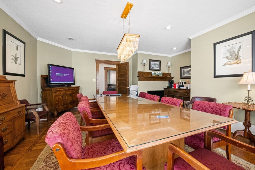 More Photos Of 1337 Virginia St, Charleston Office For Sale