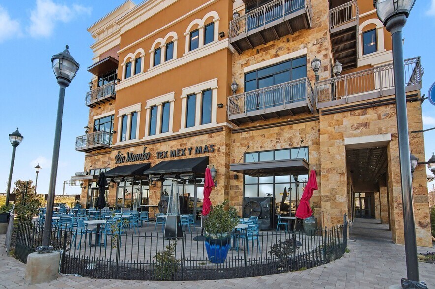 More Photos Of 295-307 E Renfro St, Burleson Office For Lease