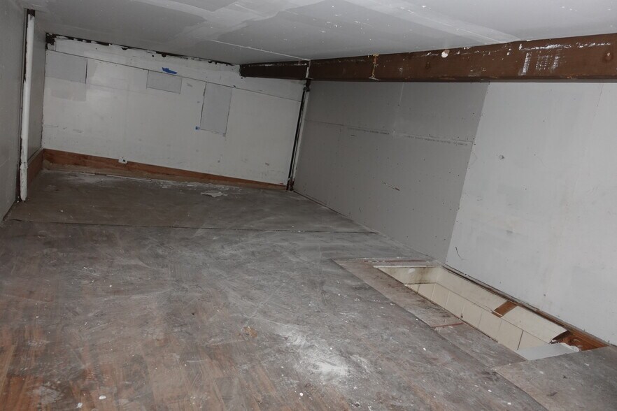 More Photos Of 18334 Eddy St, Northridge Warehouse For Sale