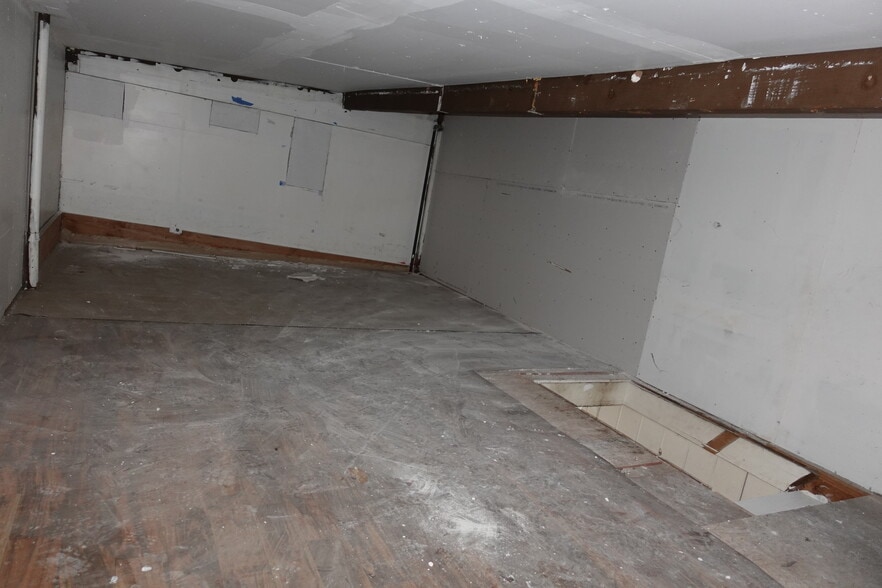 More Photos Of 18334 Eddy St, Northridge Warehouse For Sale