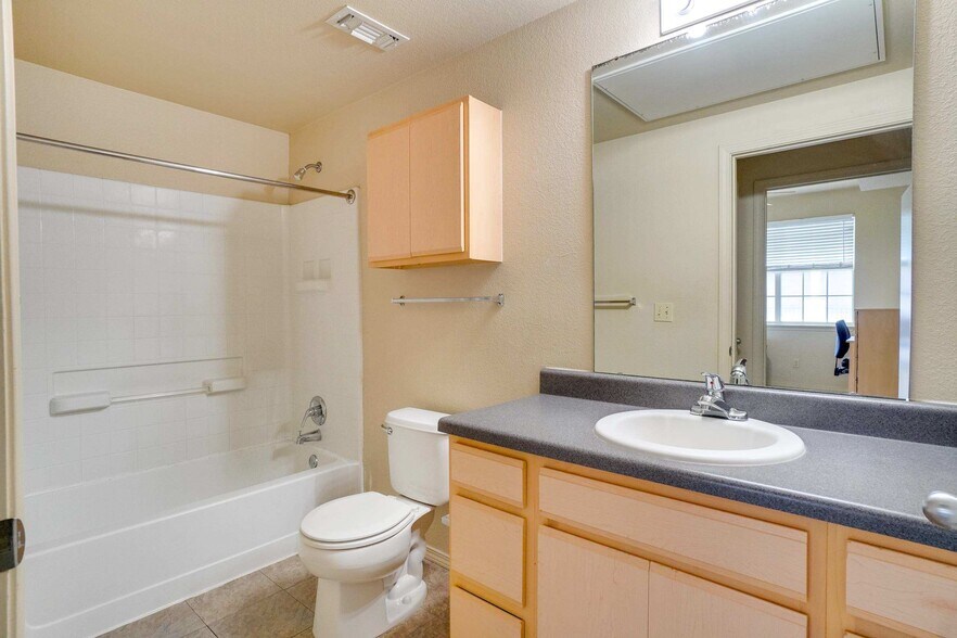 More Photos Of 801 N 49th St, Fort Smith Dormitory For Sale