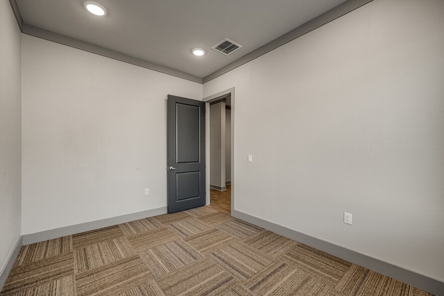 More Photos Of 1312 W Exchange Pky, Allen Medical For Lease